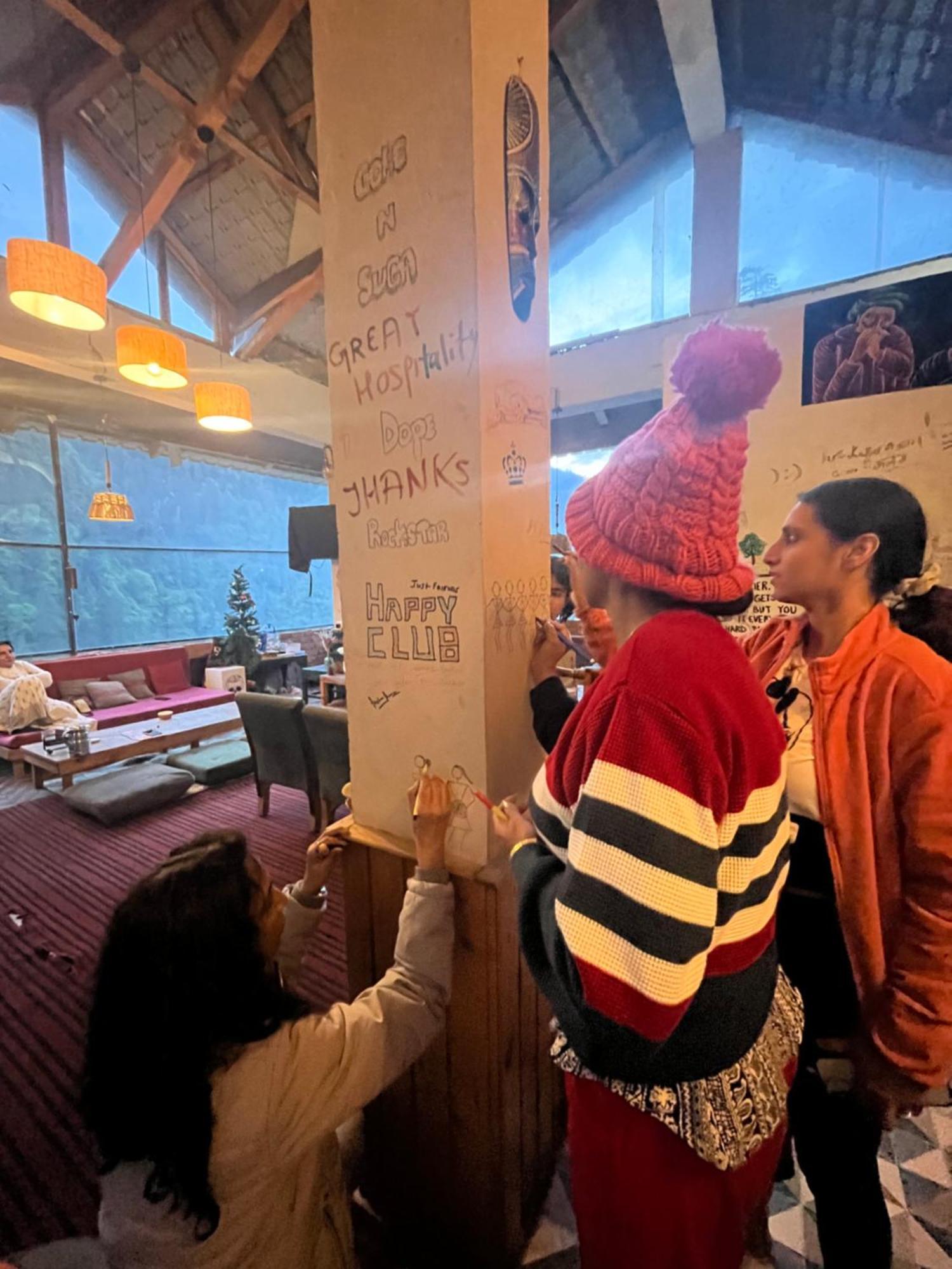 Jibhi Thepahadians Food & Stay מראה חיצוני תמונה