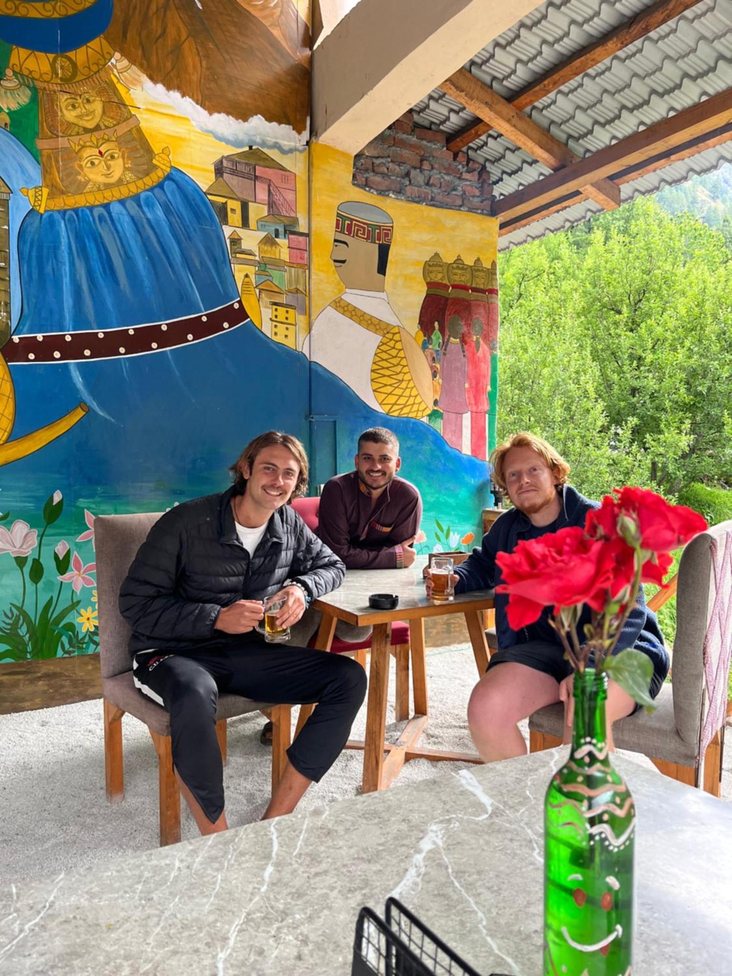 Jibhi Thepahadians Food & Stay מראה חיצוני תמונה